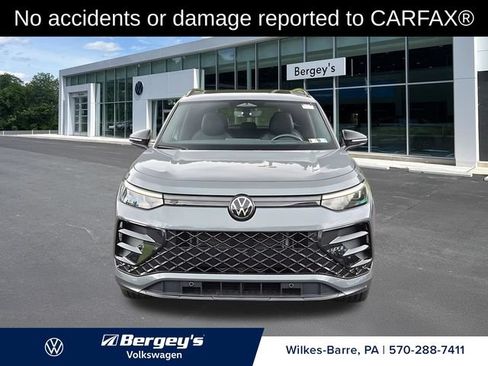 Certified 2026 Volkswagen Tiguan SE R-Line AWD/4WD image 2