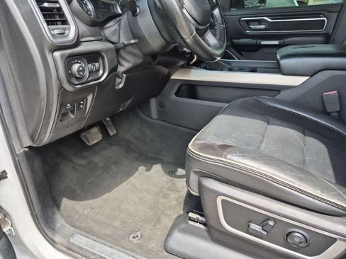 Used 2019 RAM 1500 Laramie w/ Sport Appearance Package AWD/4WD image 10