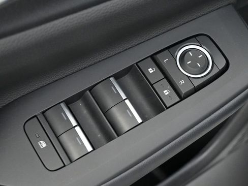 Used 2026 Toyota Prius FWD image 4