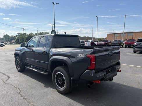 Used 2025 Toyota Tacoma TRD Off-Road AWD/4WD image 23