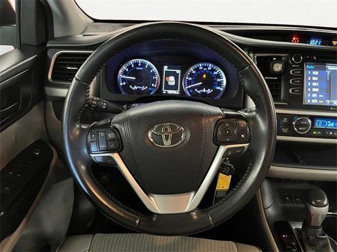 Used 2019 Toyota Highlander Plus image 13