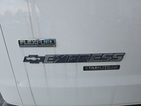 Used 2011 Chevrolet Express 2500 image 10