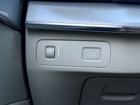 Used 2022 Volvo XC90 T5 Momentum w/ Climate Package image 35