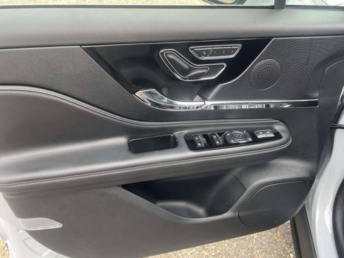 Used 2025 Lincoln Corsair FWD image 18