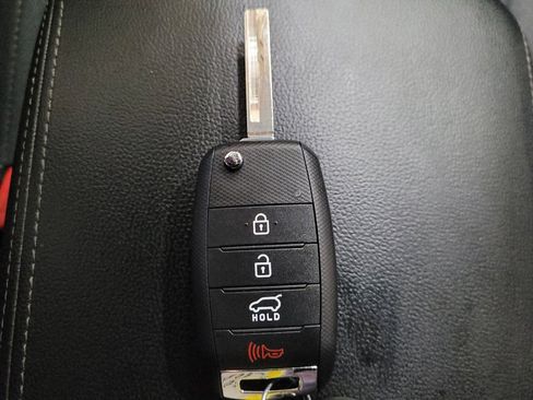 Used 2020 Kia Sorento FWD V6 image 32