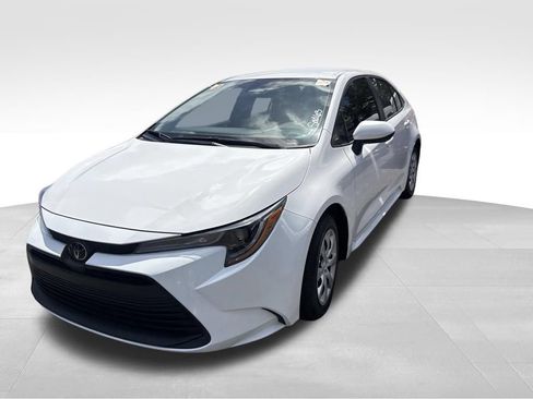 Used 2025 Toyota Corolla LE w/ Convenience Package FWD image 2