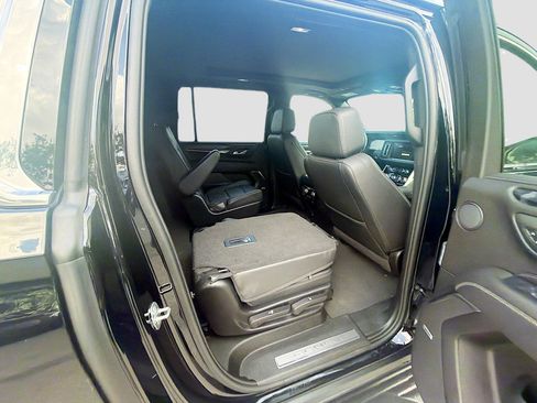 Used 2024 GMC Yukon XL Denali AWD/4WD image 28