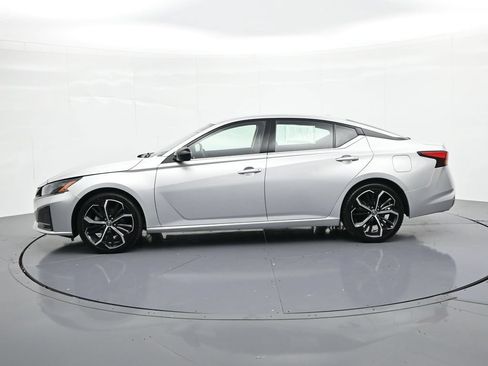 Used 2024 Nissan Altima 2.5 SR FWD image 9