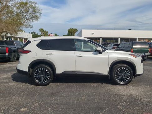 Certified 2025 Nissan Rogue SL w/ Tech Package AWD/4WD image 3