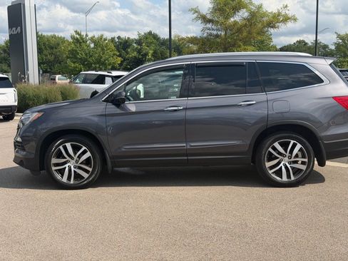 Used 2018 Honda Pilot Touring image 3