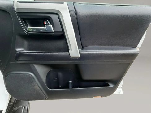 Used 2017 Toyota 4Runner SR5 AWD/4WD image 27
