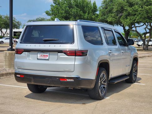 Used 2022 Jeep Wagoneer Series III AWD/4WD image 6