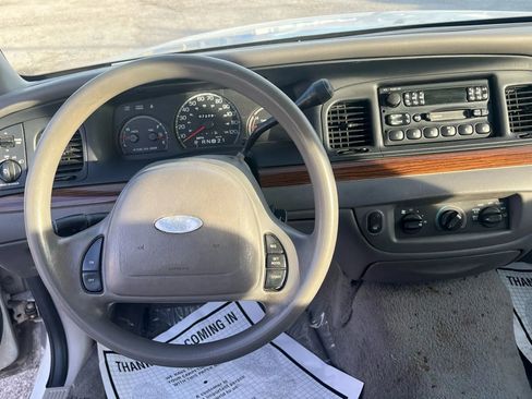 Used 2001 Ford Crown Victoria RWD image 9