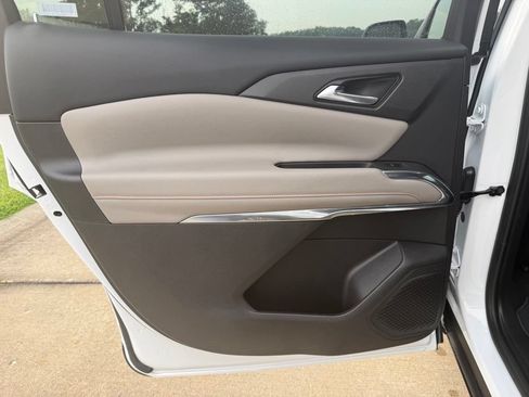Used 2026 Chevrolet Traverse LT w/ Driver Confidence Package FWD image 14