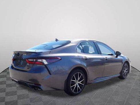 Used 2024 Toyota Camry SE image 3