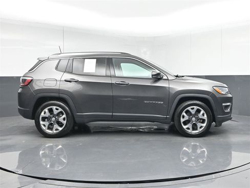 Used 2021 Jeep Compass Limited FWD image 4