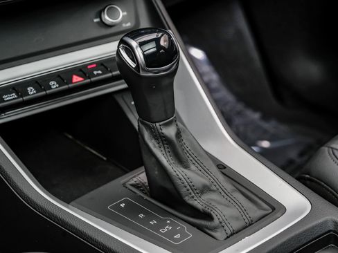 Used 2025 Audi Q3 2.0T Premium image 29