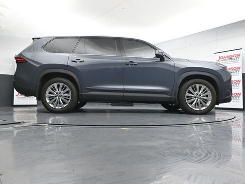 Used 2025 Toyota Grand Highlander AWD image 35