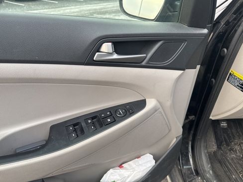 Used 2018 Hyundai Tucson SEL image 16