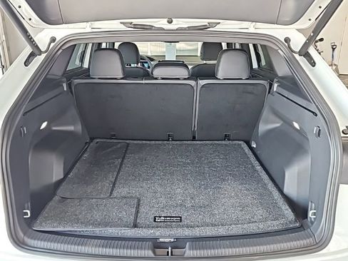 Used 2025 Volkswagen Atlas Cross Sport SE AWD/4WD image 19