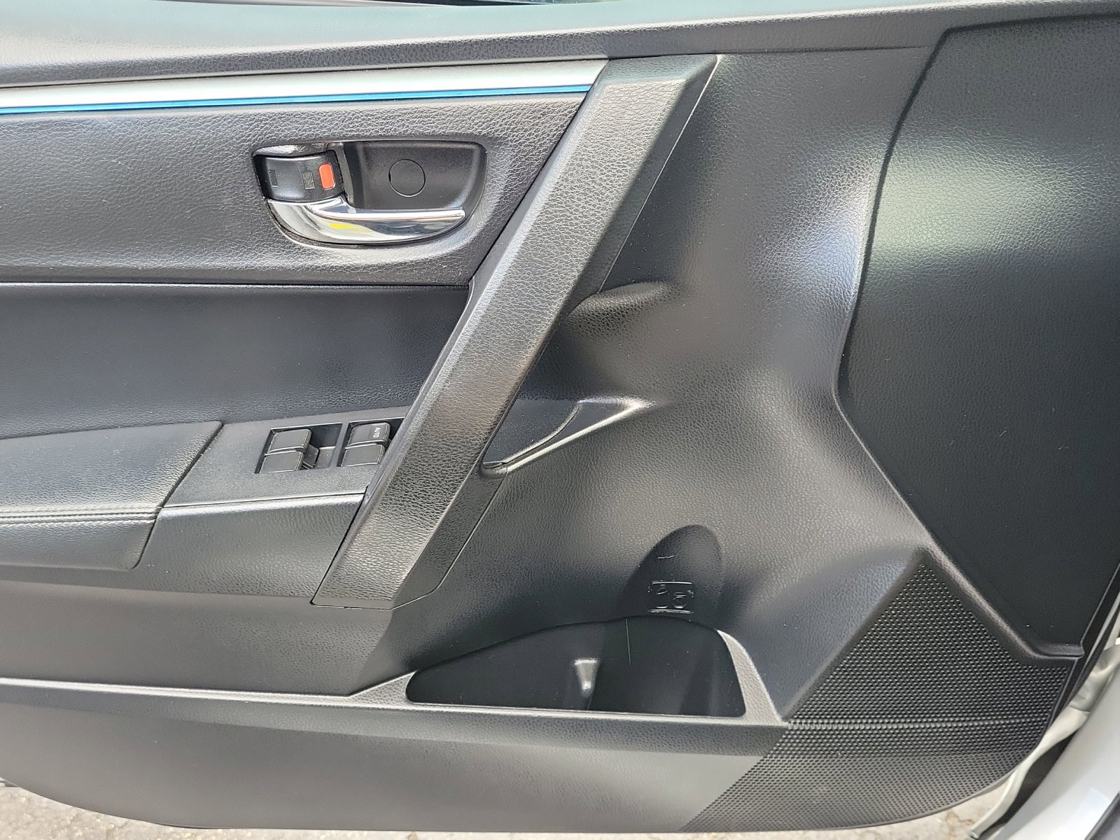 Used 2016 Toyota Corolla S FWD image 15