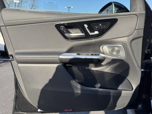 Used 2025 Mercedes-Benz GLC 300 4MATIC image 19