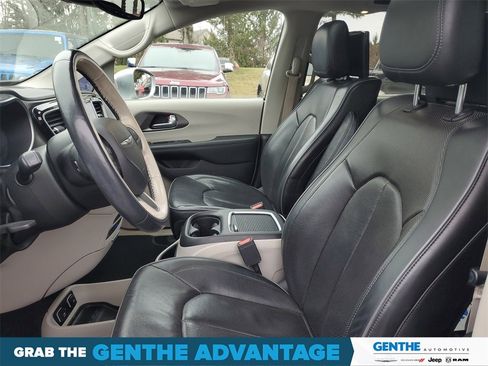 Used 2019 Chrysler Pacifica Limited image 7