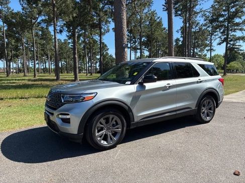 Used 2024 Ford Explorer XLT w/ Equipment Group 202A RWD image 6