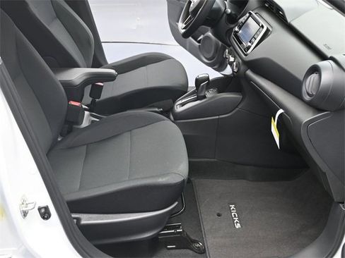 Used 2025 Nissan Kicks Play S image 23