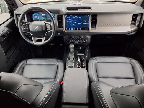 Used 2025 Ford Bronco Outer Banks image 12