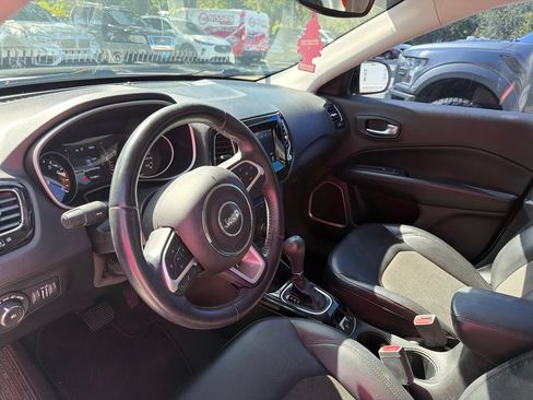 Used 2020 Jeep Compass Latitude FWD image 9