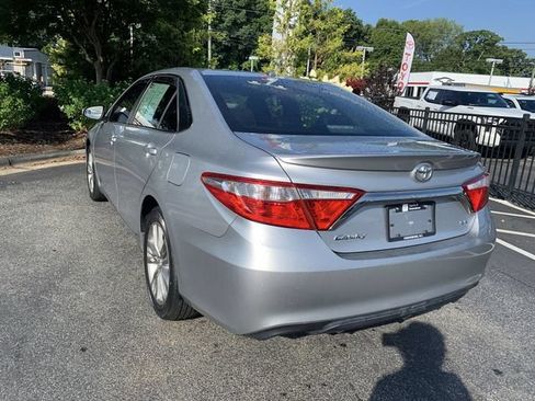 Used 2015 Toyota Camry SE w/ Moonroof Package FWD image 6