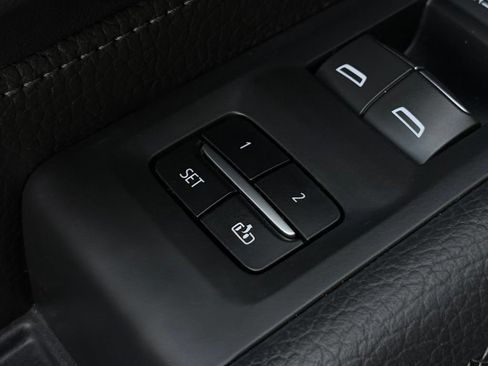 Used 2024 GMC Yukon Denali AWD/4WD image 23