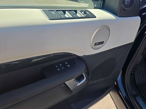 Used 2025 Land Rover Discovery S AWD/4WD image 23