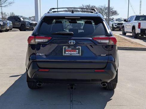 Used 2023 Toyota RAV4 XLE Premium image 7