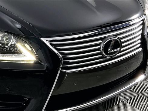 Used 2015 Lexus LS 460 w/ Comfort Package image 28