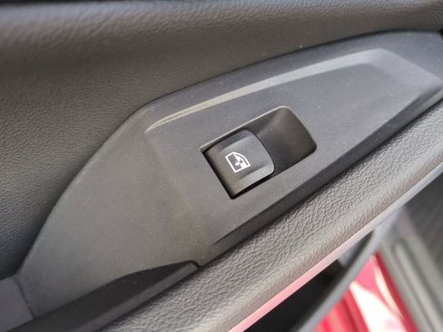 Used 2025 BMW 330i Sedan w/ M Sport Package image 32