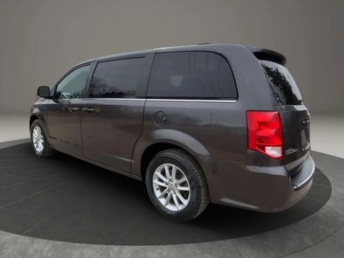 Used 2019 Dodge Grand Caravan SXT image 4