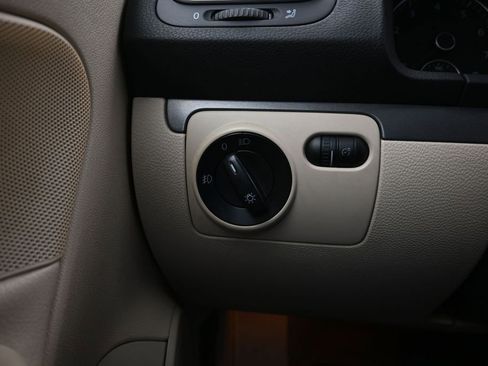 Used 2010 Volkswagen Eos Komfort FWD image 16
