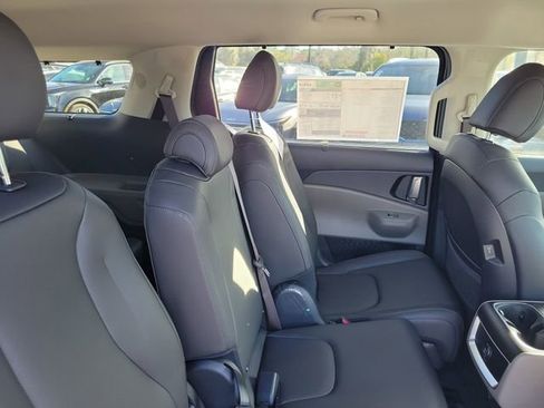New 2026 Kia Carnival EX image 31