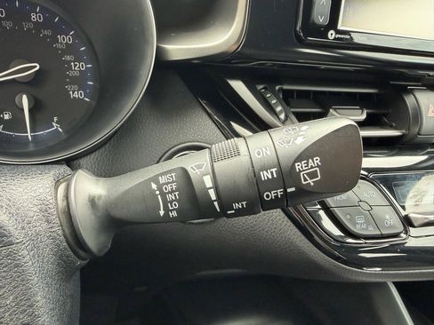 Used 2018 Toyota C-HR XLE FWD image 27