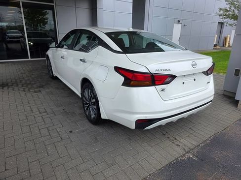 Used 2024 Nissan Altima 2.5 SV AWD/4WD image 2