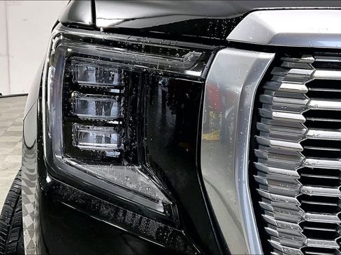 Used 2024 GMC Yukon XL Denali image 27