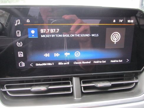 Used 2025 Chevrolet Trax LT w/ Sunroof Package FWD image 16