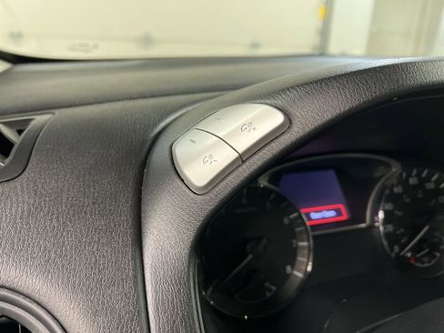 Used 2017 Nissan Pathfinder S AWD/4WD image 24