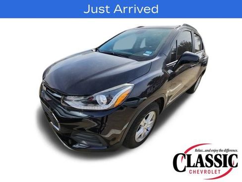 Used 2022 Chevrolet Trax LT w/ LT Convenience Package image 5