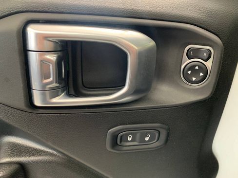 Used 2024 Jeep Wrangler Unlimited w/ Convenience Group AWD/4WD image 16