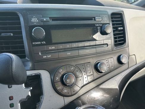 Used 2013 Toyota Sienna L image 16