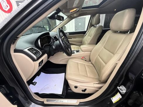 Used 2019 Jeep Grand Cherokee Limited AWD/4WD image 14