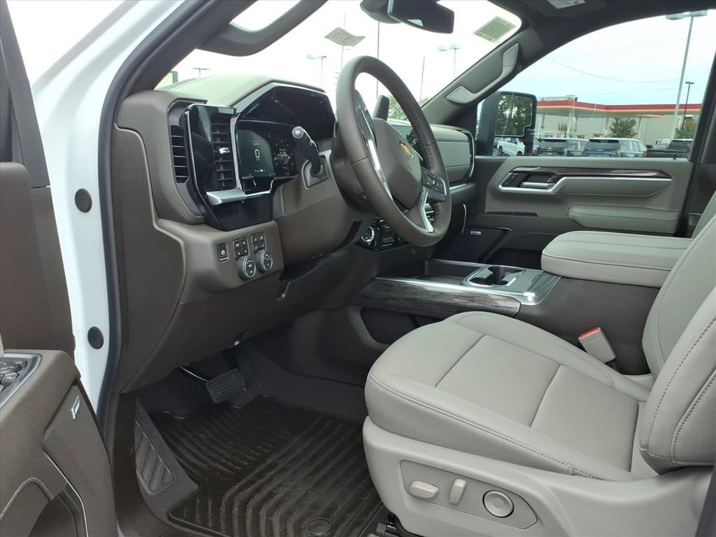 New 2026 Chevrolet Silverado 2500 LTZ w/ LTZ Convenience Package AWD/4WD image 9